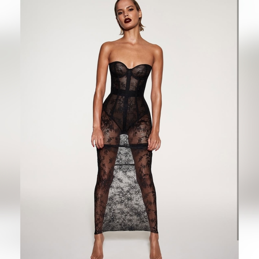 1. NWT SKIMS ULTRA FINE LACE STRAPLESS CORSET LONG DRESS - Picture 1 of 14